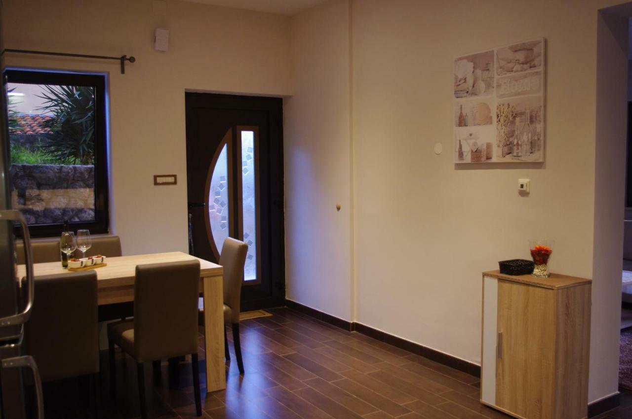 Apartment Verano Njivice Exterior foto